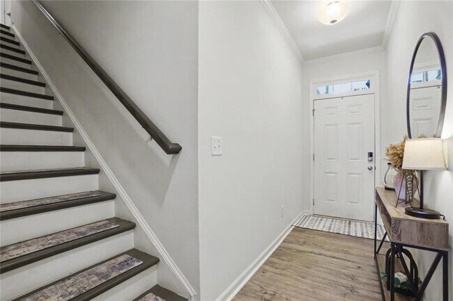 Building Photo - 723 Woodstock Grove Dr