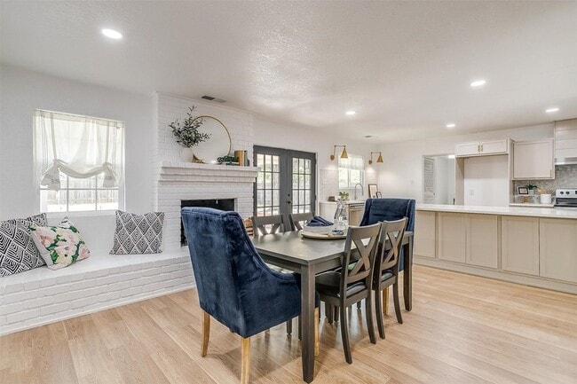 Building Photo - 1701 Larkspur Dr