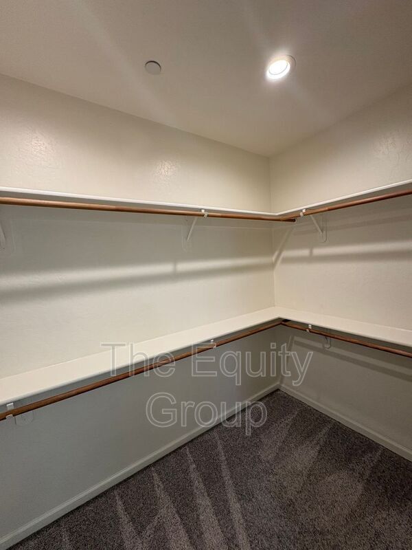 Building Photo - 918 W Sedona Ave