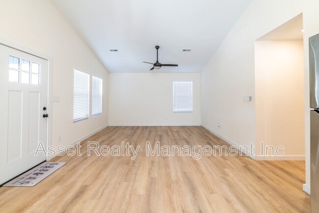 Building Photo - 205 Kingwood Rd