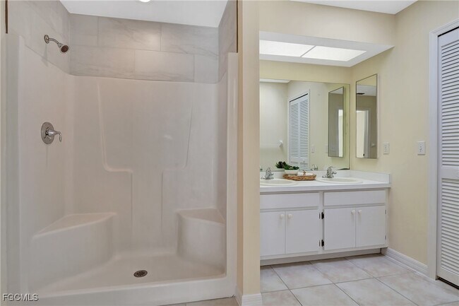 Building Photo - 2126 SW 48th Terrace