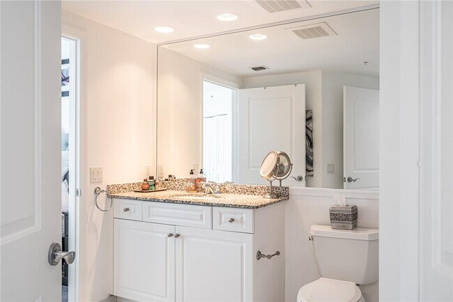 Building Photo - 347 N New River Dr E