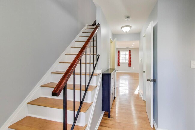 Building Photo - 5769 Yellowrose Ct