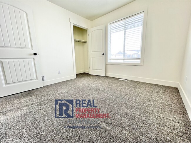 Building Photo - "AMAZING NEW HOME FOR RENT" 3 Bed 2 Bath - 2 Car Garage