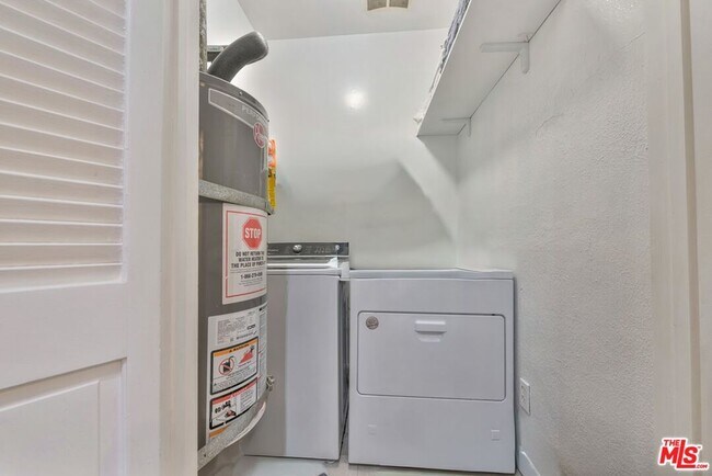 Building Photo - 4905 Coolidge Ave