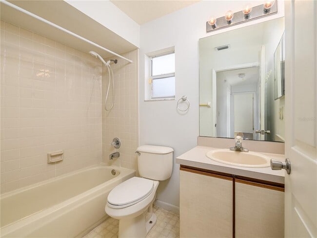 Building Photo - 1407 Wakefield Dr