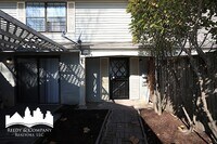 Building Photo - 6760 Racquet Club Dr