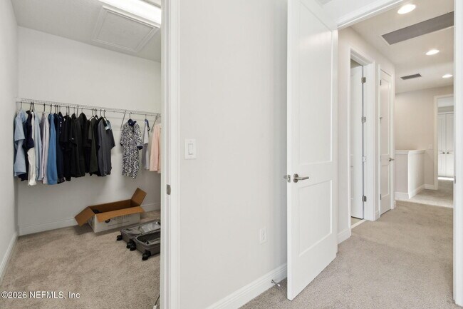 Building Photo - 401 Marquesa Cir