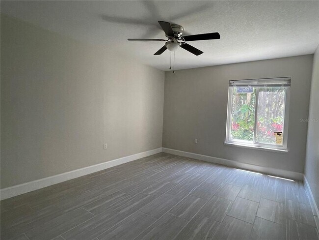 Building Photo - 586 Orange Dr