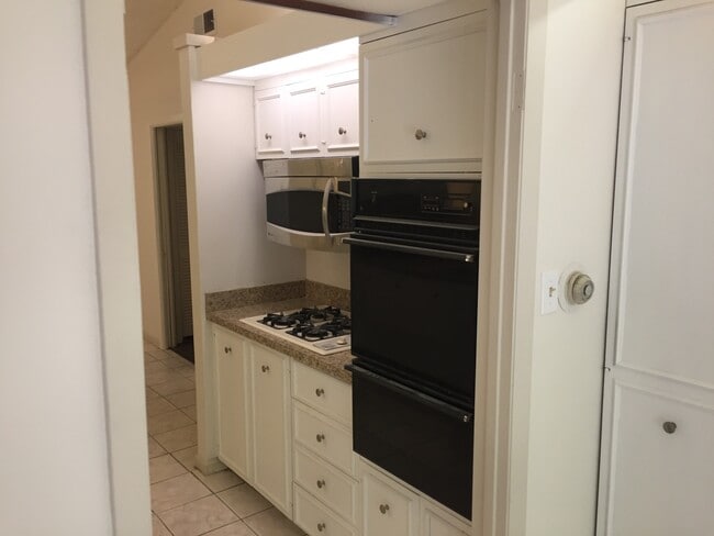 Building Photo - 3400 Halifax Dr