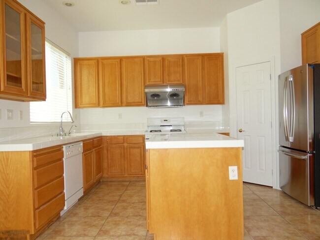 Building Photo - 10119 W Mesa Vista Ave