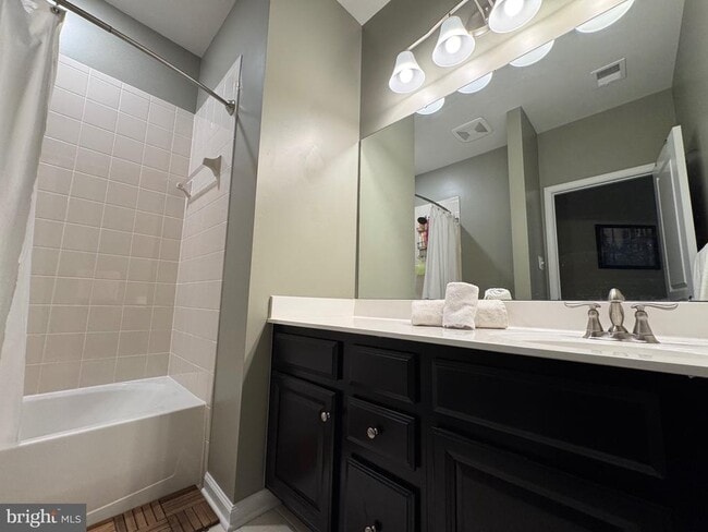 Building Photo - 14032 Godwit St