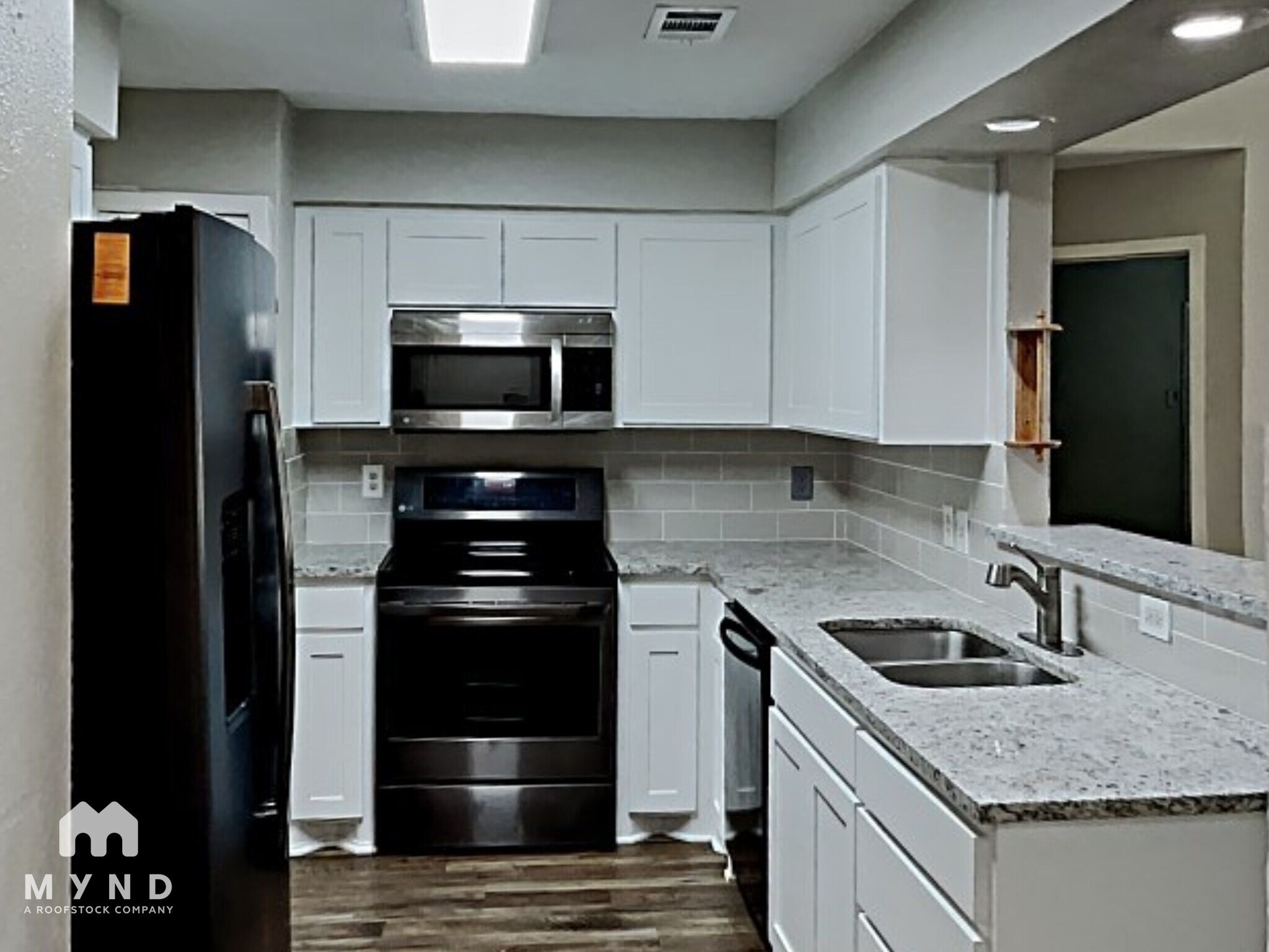 Building Photo - 939 N Pleasant Woods Dr