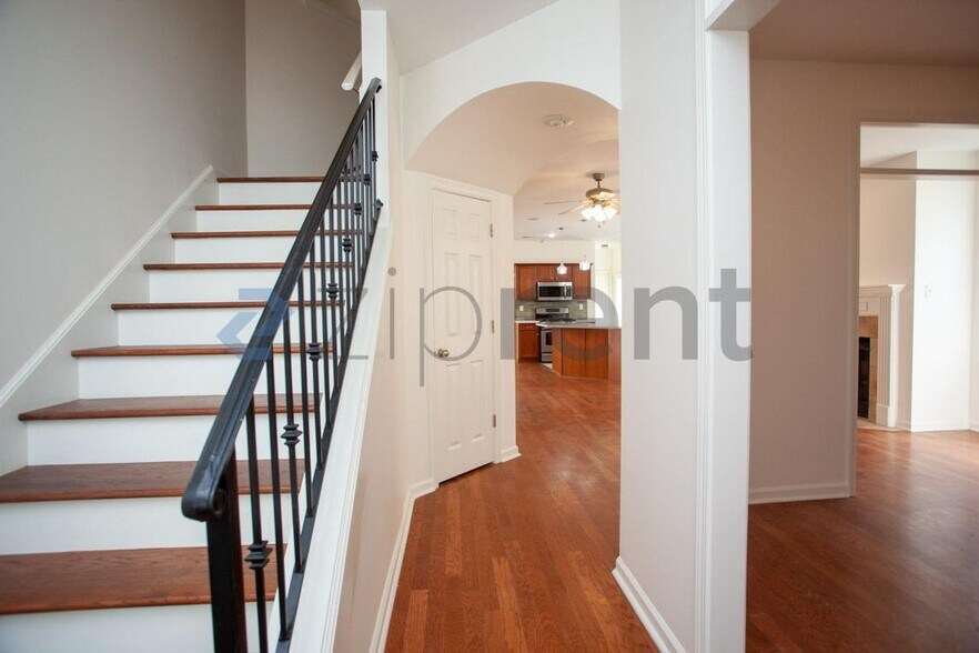 Building Photo - Unit