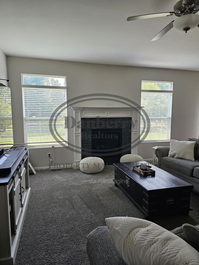 Building Photo - 6625 Wesley Dr