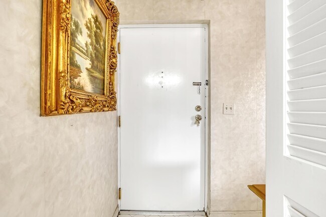 Building Photo - 2800 N Ocean Dr