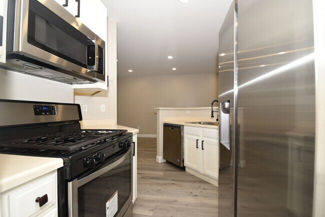Building Photo - UPGRADED LOVELY 2 BED 2 BATH CONDO AT VISTANA