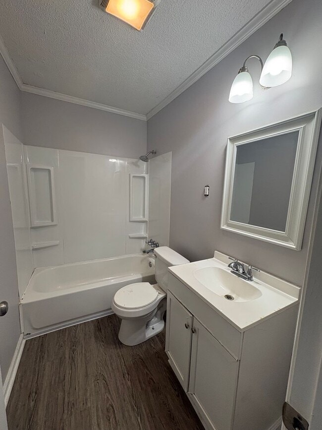 Building Photo - 2 bedroom 1 Bath Apartment