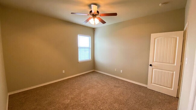 Building Photo - 3132 Stallion Dr