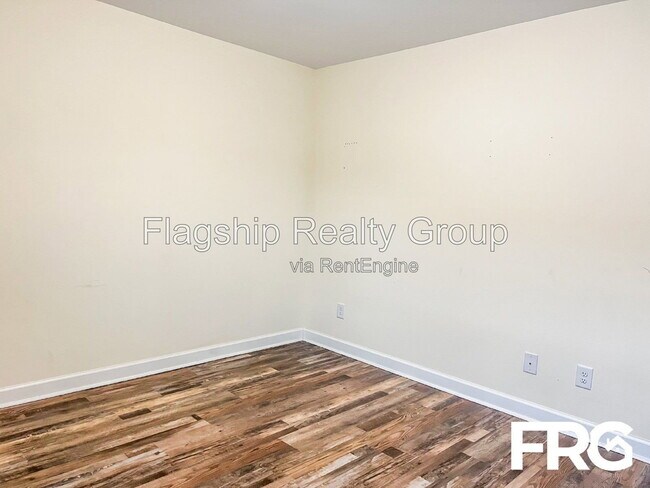 Building Photo - 491 Fallingbrook Dr