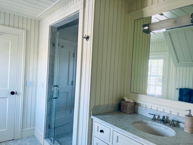 Building Photo - 3 Field Club Ln