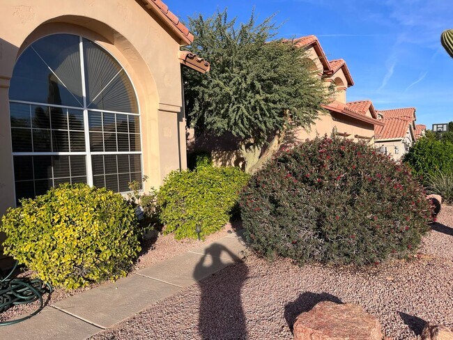 Building Photo - 4746 W Carla Vista Dr