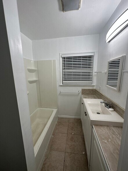 Building Photo - 10418 El Rancho Dr