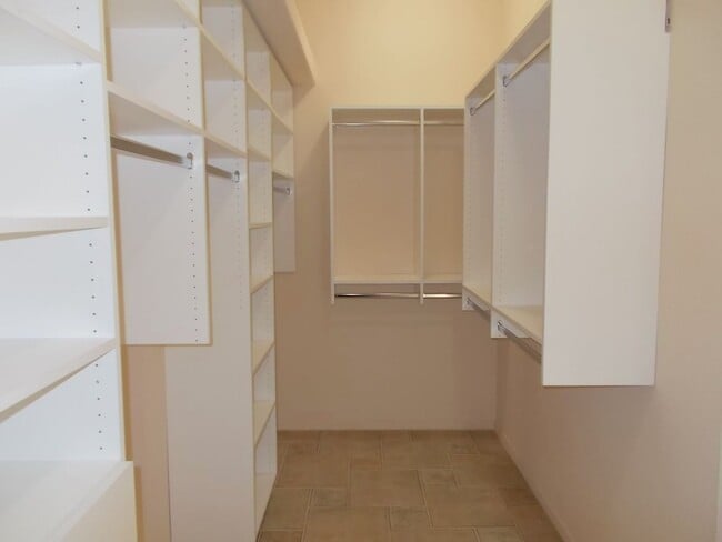 Building Photo - Single-Story Townhome with Golf Course Views in Summerlin