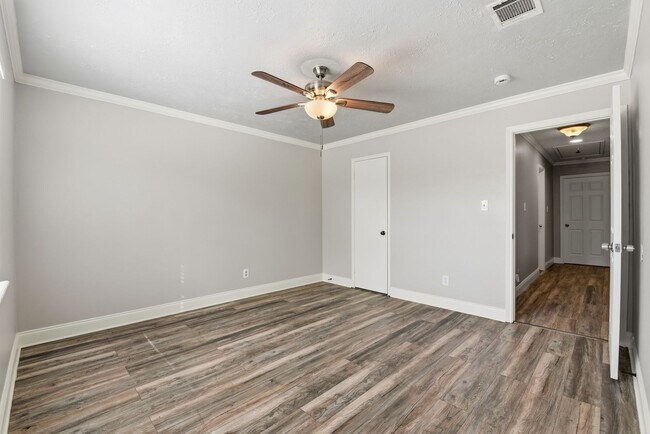 Building Photo - Beautifully Updated 4-Bedroom Home in a Prime Houston Location