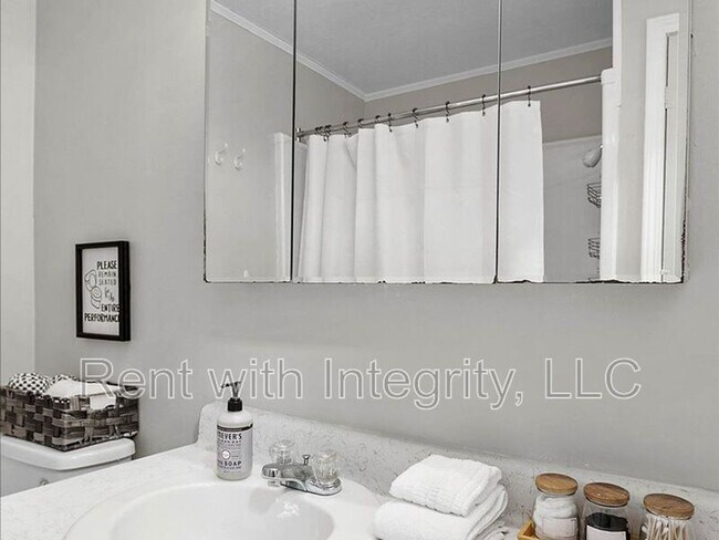 Building Photo - 1835 Portland Ave