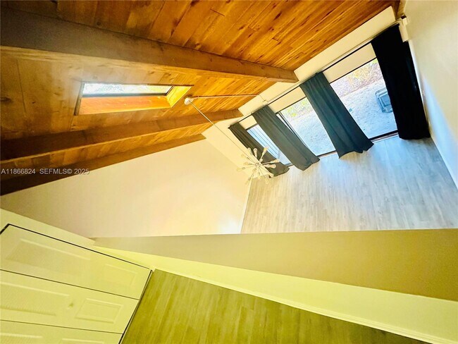 Building Photo - 33 Deer Creek Rd