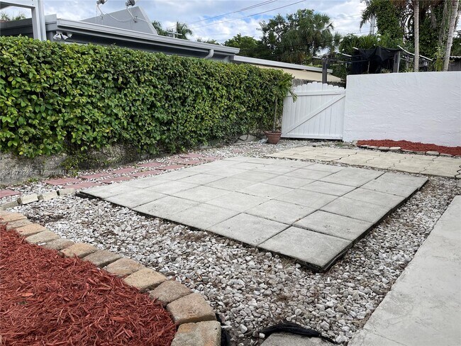 Building Photo - 4313 SW 69th Ave