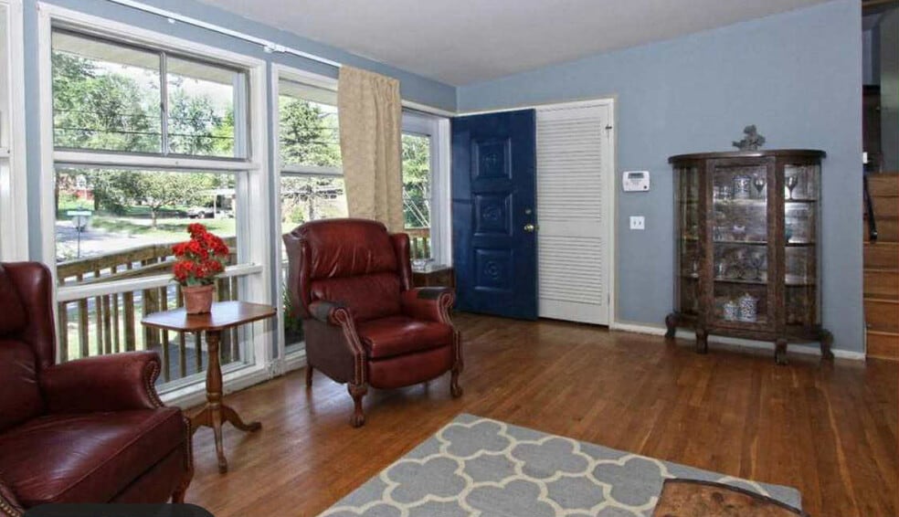 LIVING AREA - 2303 Pinneberg Ave