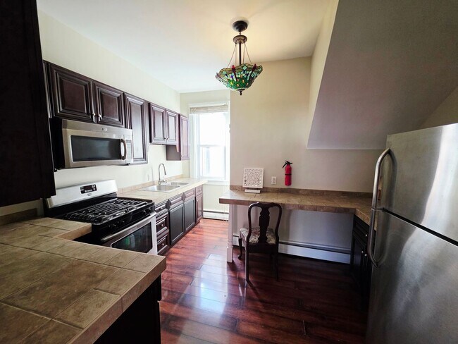 Building Photo - 20 Walnut St