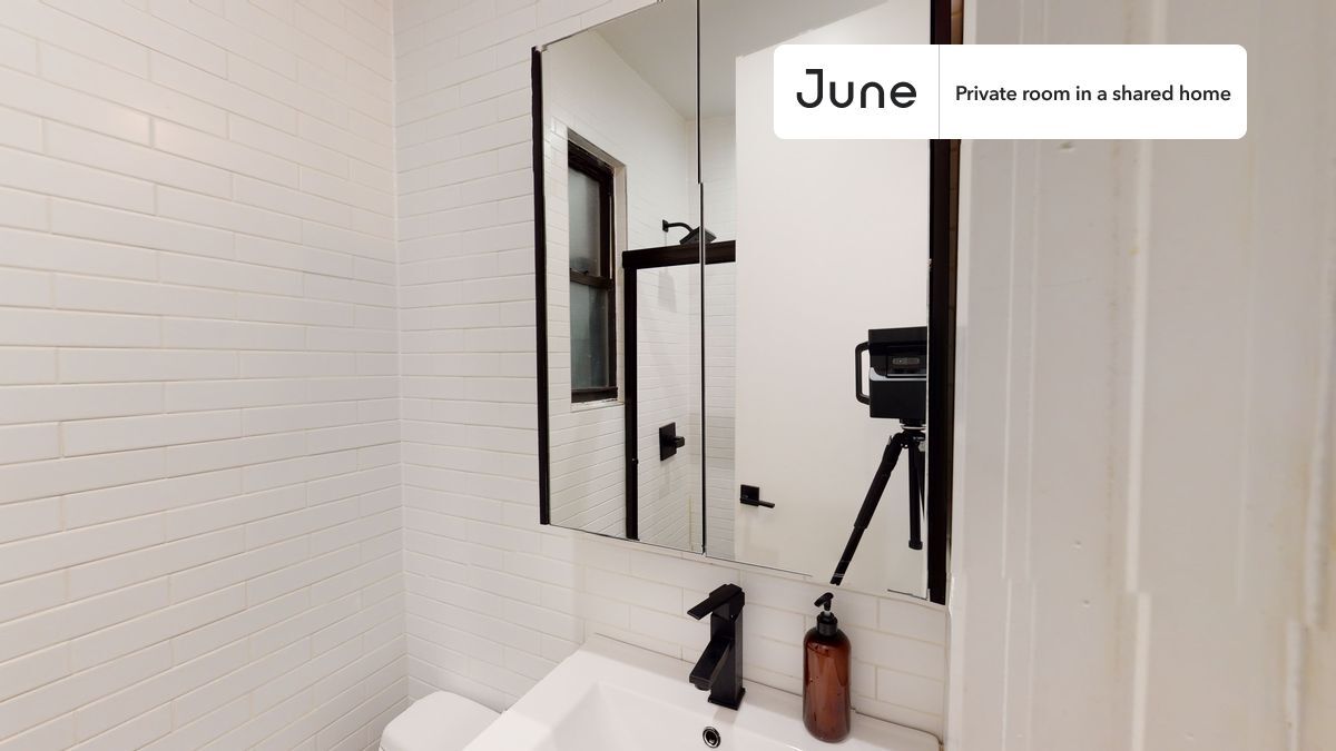 Building Photo - Room in Shared 4 bed/2 bath home