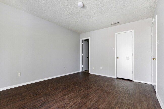 Building Photo - 2410 Lido Ln