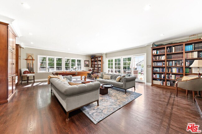 Building Photo - 401 N McCadden Pl