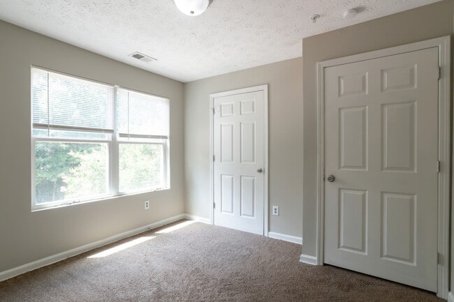 Building Photo - 6302 Fairington Village Dr