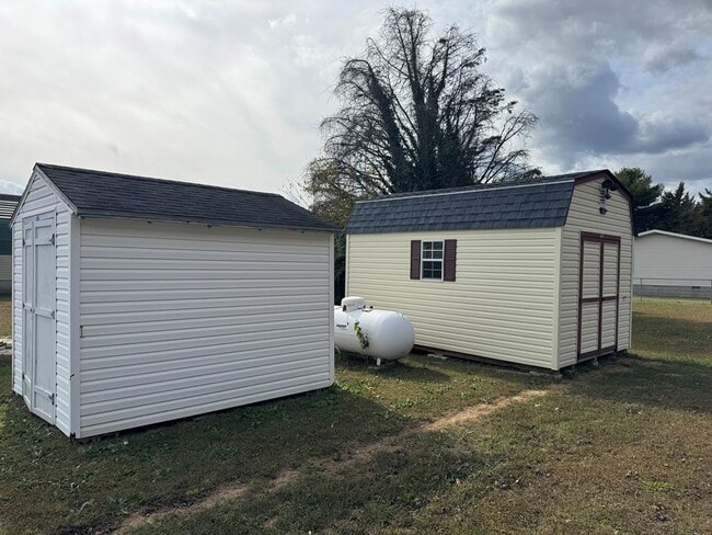 Building Photo - 7120 Fleming Rd