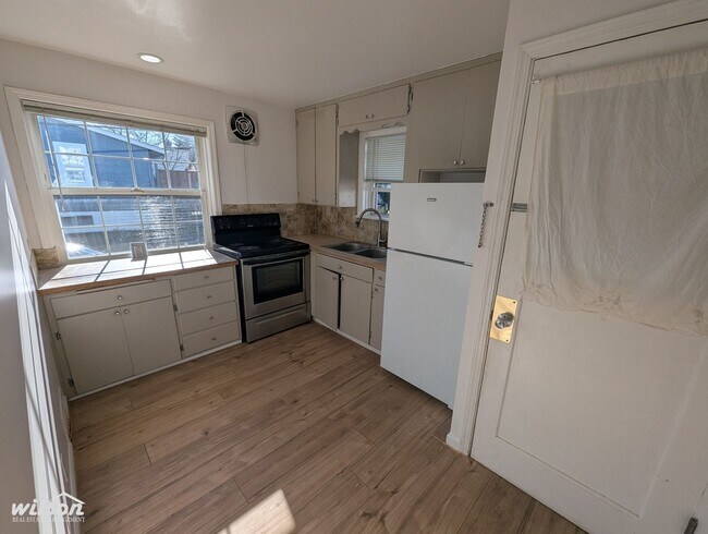 Building Photo - 2132 Porter St