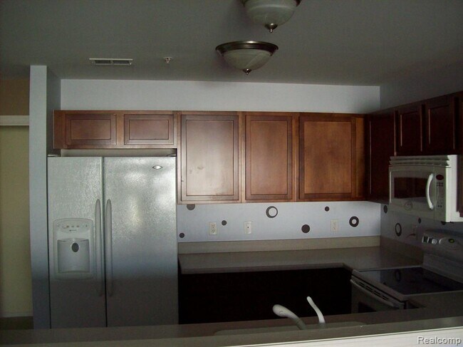 Building Photo - 2249 Arcadia Dr