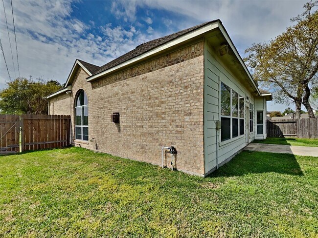 Building Photo - 14302 Baron Creek Ln