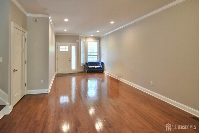Building Photo - 61 McCormick Ave S