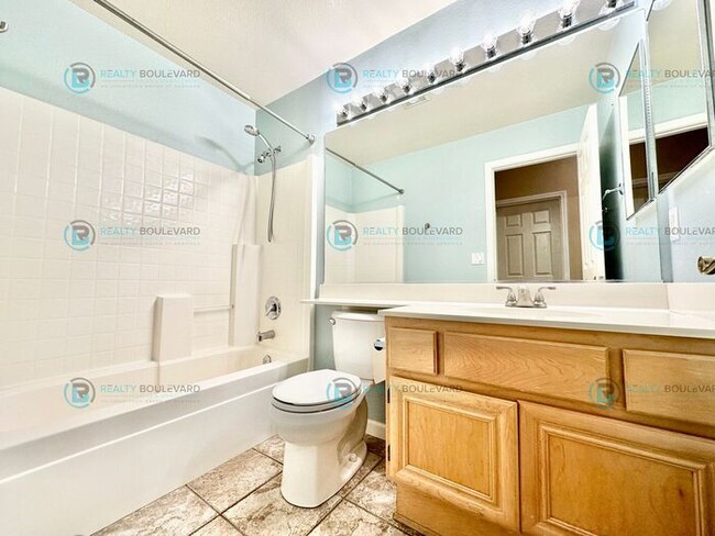 Building Photo - Half-Month Free Rent! Charming 3-Bedroom H...