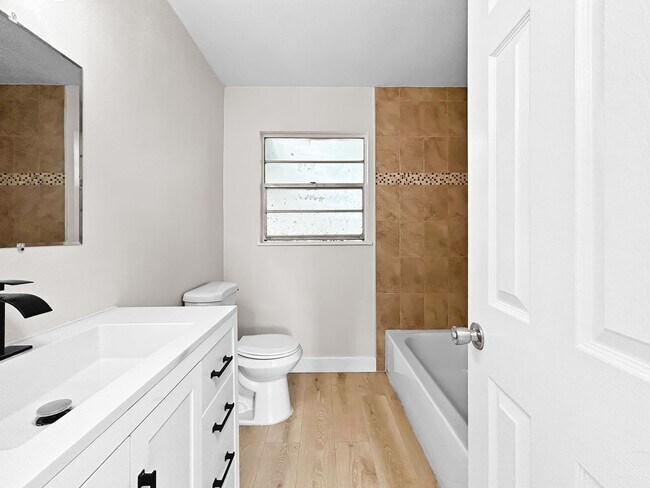 Building Photo - SECTION 8 ACCEPTED! Spacious Updated Home in St. Petersburg with a Large Backyard - 4bed | 2bed
