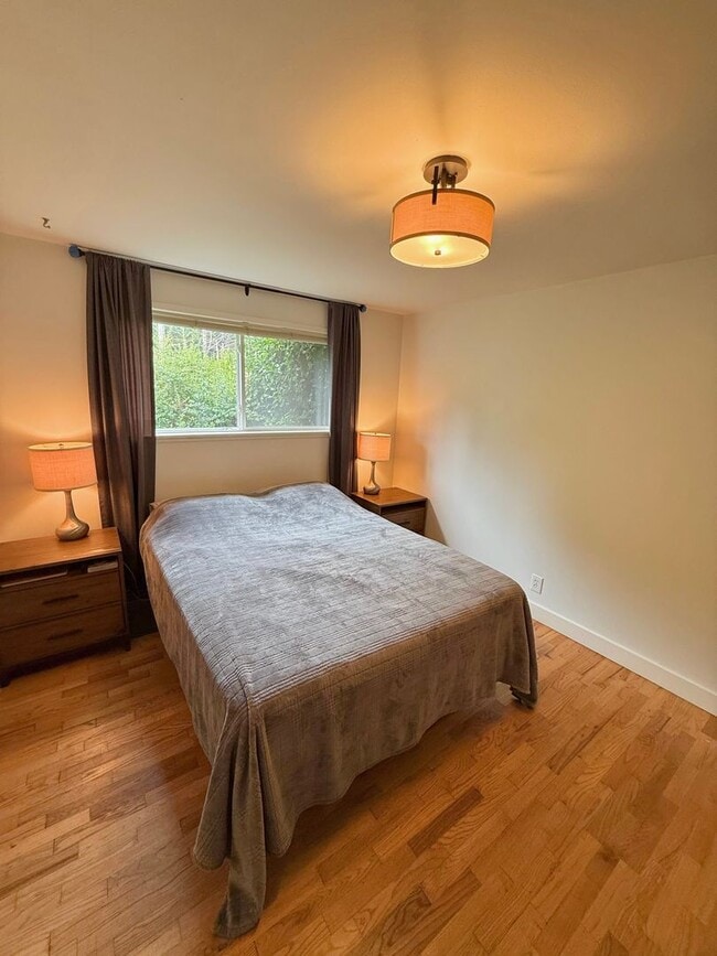 Building Photo - 3 BR West Seattle Home – Cozy and Convenie...