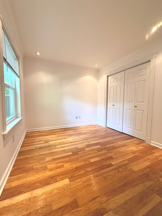 Building Photo - Now Available – Fully Remodeled 3 Bed / 2 ...