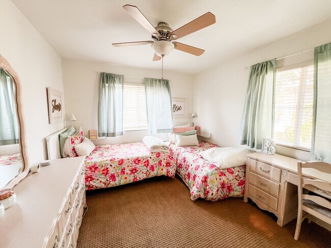 Building Photo - Charming 4 Bedroom/3 Bath Single Family Home on a Cul-de-sac with backyard