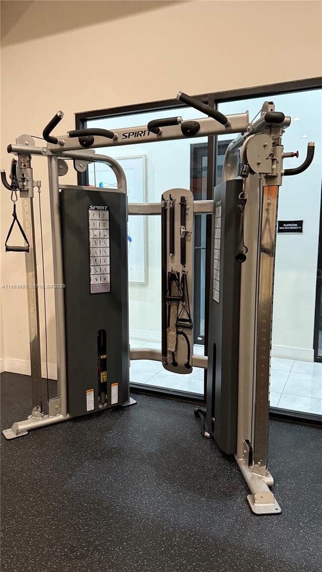 Building Photo - 947 NE 211th St