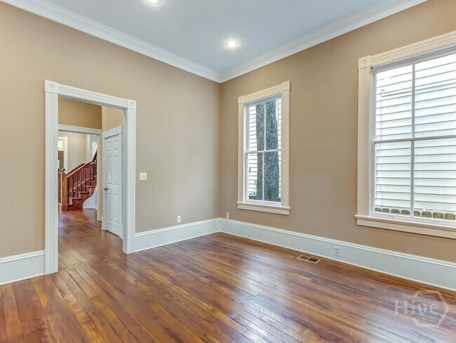 Building Photo - 208 W 35th St